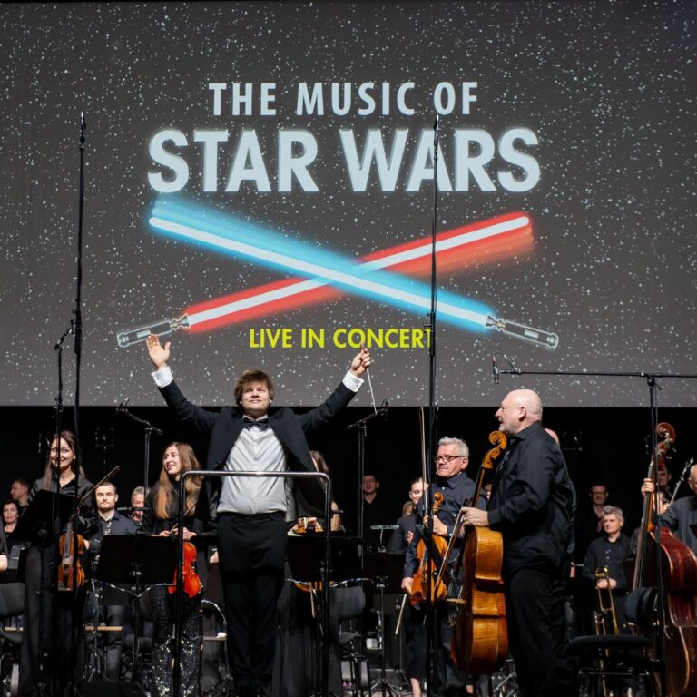 06 Star Wars Main Title
