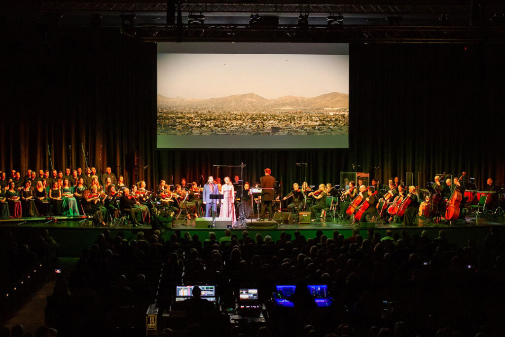 Teaserbild zu The Magic of Hans Zimmer mit Orchester und Chor auf der Bühne.