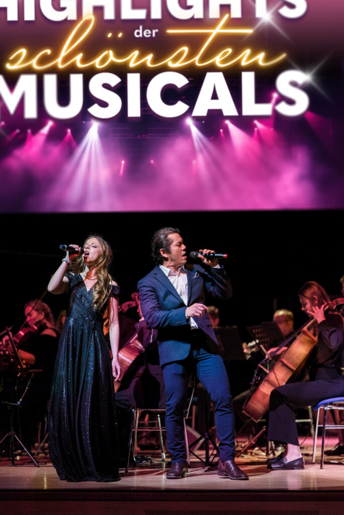 Teaserbild zu Highlights der schönsten Musicals mit singenden Künstlern auf der Bühne.
