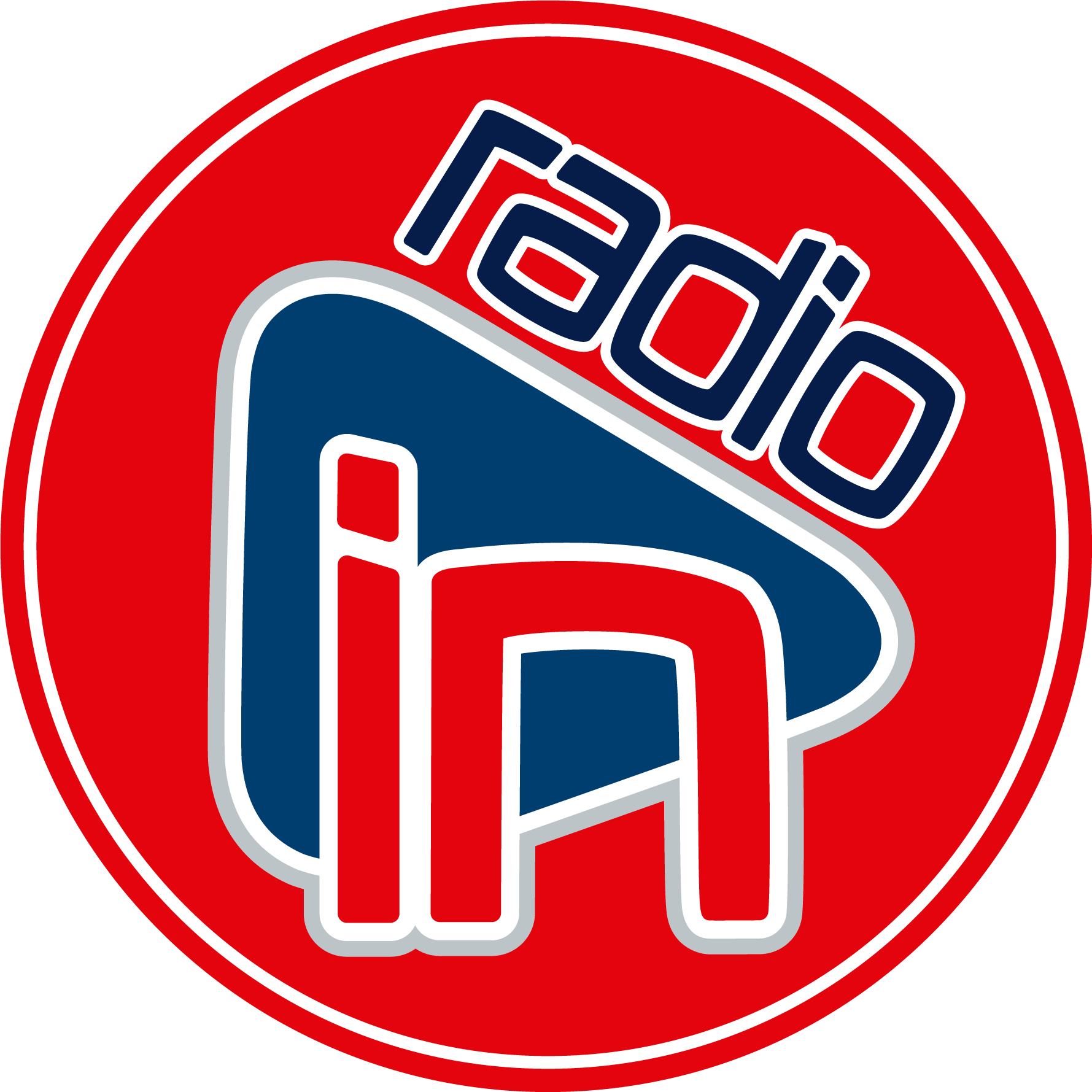 Logo radio IN kompakt im Kreis mit rotem Hintergrund und blauer Schrift.