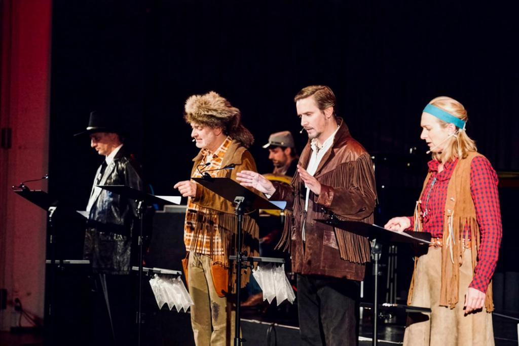 Hardy Krüger Jr., Luna Schweiger, Volker Zack plus Geräuschemacher und Ensemble sprechen das Live-Hörspiel