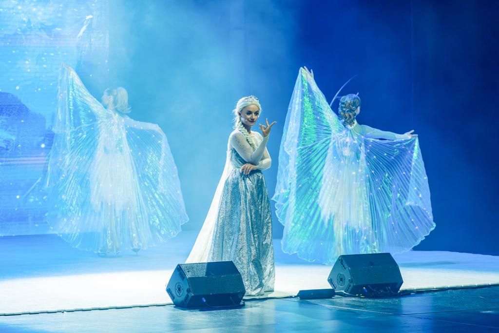 EISKÖNIGIN 1&2 Die Musik-Show auf Eis mit Starsolisten, Eistänzern und Akrobaten