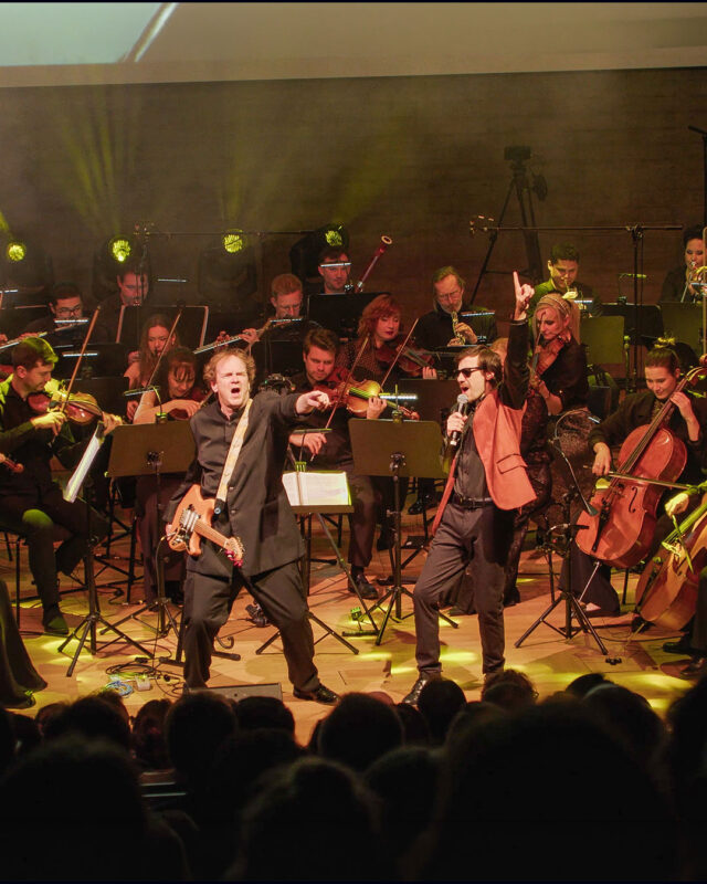 Endlich sind sie da: unsere neuen Pressebilder von „Der König der Löwen – The Music live in Concert“!

Diese Momente zeigen genau das, was diese Tournee so besonders macht: die unglaublichen Solisten, die Kraft des Orchesters, die Energie des Chors und diese einzigartige Atmosphäre, die jeden Abend entsteht. 🎶🌅

Welches gefällt dir am besten?

König der Löwen | Live in concert | Filmmusik | Cinema Festival Symphonics
📸: Veer Videoproduction
🎤: @yonatanpandelaki @stephendominicellery @lukaszbojaczuk @chloe_taylor_c @karlajnwita @kimshep1 @ewelinastanczykk @patrycjarutkowicz @karolinagorskaaa  @zieba.lewandowska.soprano