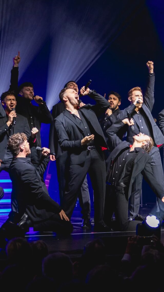 Eine Show voller Wow-Momente. 

Mit Herzblut, Feuer und kraftvollen Stimmen bringen The 12 Tenors ihre neue LEGACY TOUR auf die Bühne – emotional und energiegeladen.

Bist du dabei?

🎬: Showfabrik 

The 12 Tenors | Legacy Tour | Showfabrik