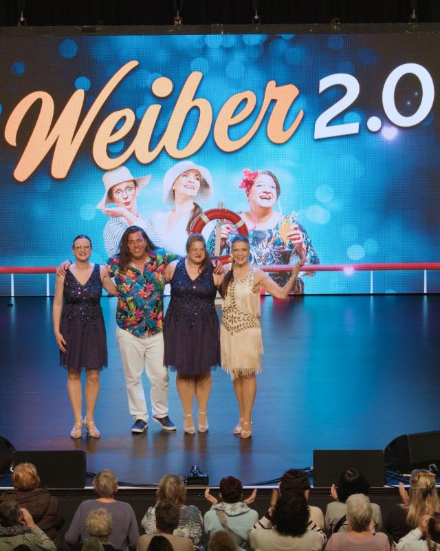 Habt ihr schon am Gewinnspiel teilgenommen? 💃

Noch bis zum 13. August könnt ihr 4 Tickets für WEIBER gewinnen.
Markiert eure Freundinnen im Gewinnspiel-Post und seid dabei! 🥂